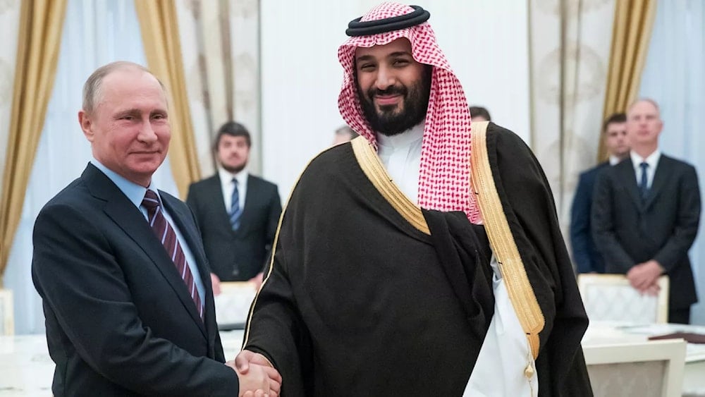 El príncipe heredero de Arabia Saudita, Mohammed bin Salman, y el presidente ruso, Vladimir Putin, durante un encuentro anterior. 