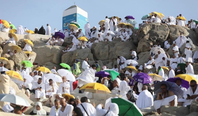 Peregrinos marchan al Monte Arafat. 