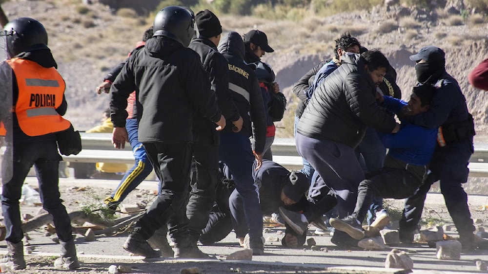 La Secretaría de Derechos Humanos de Argentina pidió a la justicia abrir una investigación penal urgente a las fuerzas de seguridad por su feroz represión contra los manifestantes.