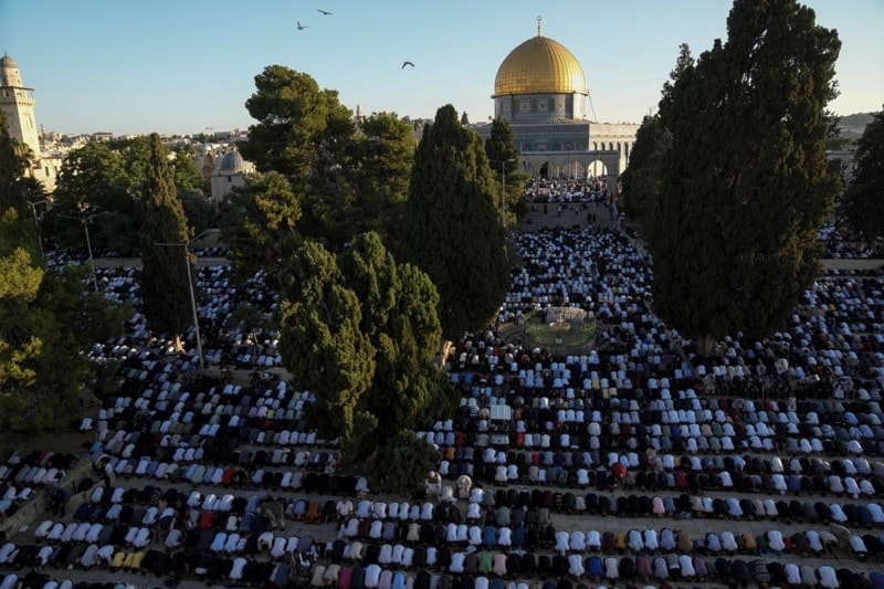 Mezquita de Al-Aqsa recibe cien mil fieles en oración de Eid Al-Adha