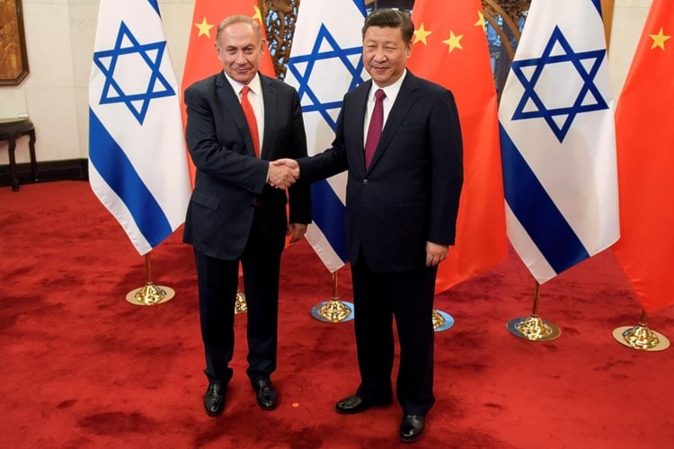 Encuentro entre el primer ministro israelí, Benjamín Netanyahu, y el presidente chino, Xi Jinping.