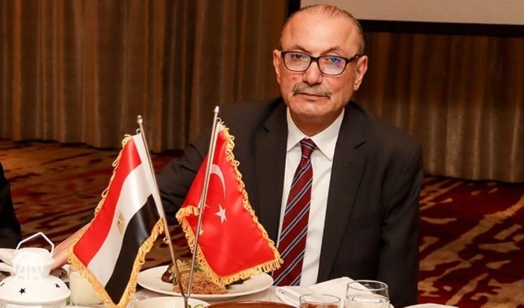 El Encargado de Negocios de Turquía en El Cairo, Salih Mutlu Shen.