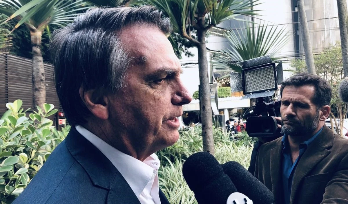 El expresidente Jair Bolsonaro y su candidato a vicepresidente, Walter Braga Netto, son acusados de abuso de poder y uso indebido de medios de comunicación. El expresidente Jair Bolsonaro y su candidato a vicepresidente, Walter Braga Netto, son acusados de abuso de poder y uso indebido de medios de comunicación.
