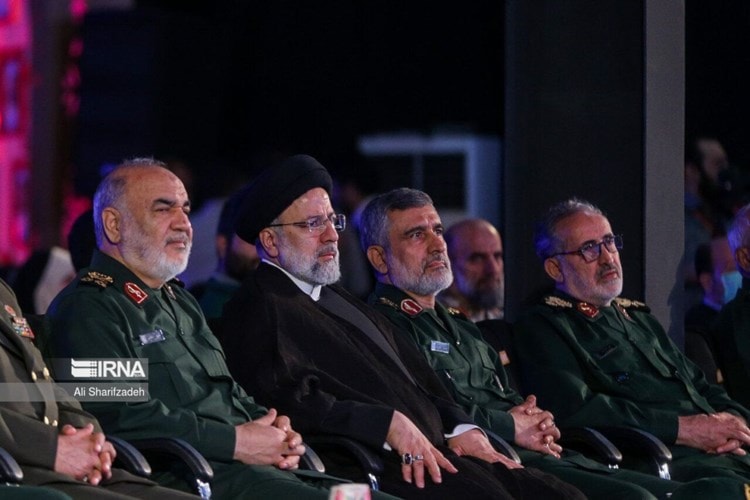 Irán presenta su primer misil hipersónico, 