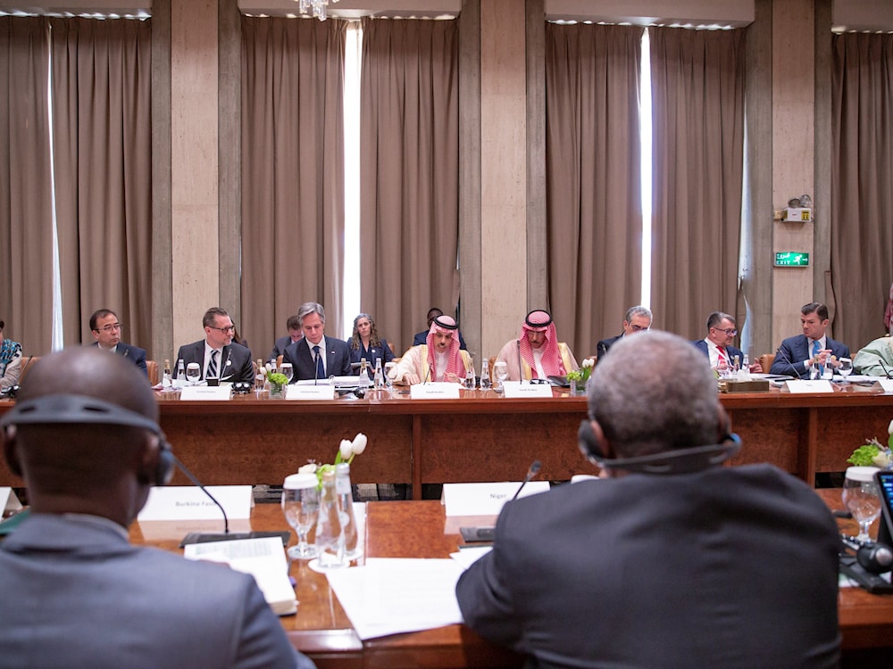 Anthony Blinken asistió a la cumbre de la Coalición Global contra el Daesh celebrada en Arabia Saudita.