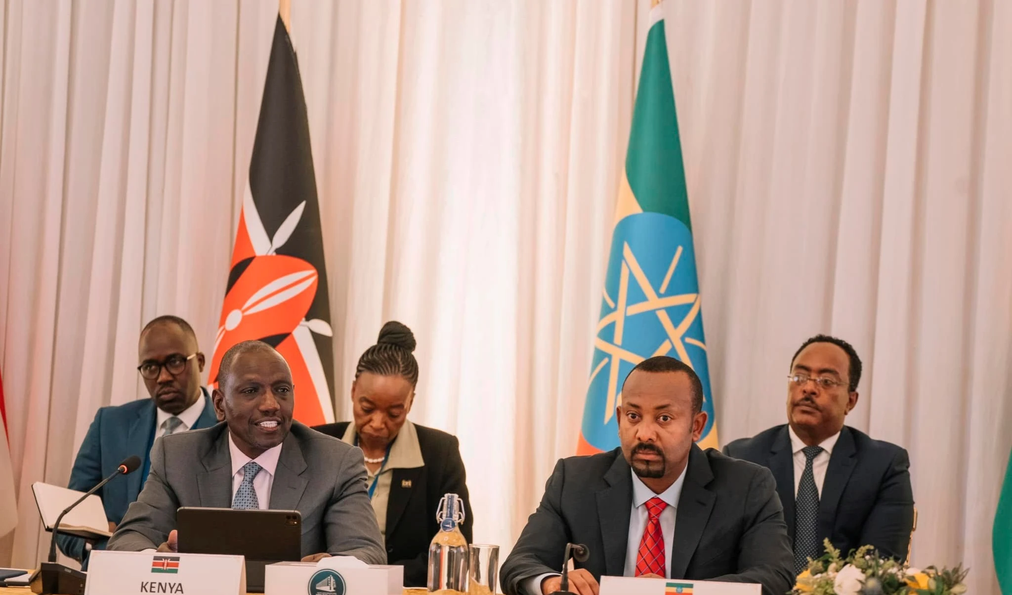 La reunión de la IGAD en Addis Abeba con la presencia del primer ministro etíope, Abiy Ahmed junto al presidente de Kenya, William Ruto.