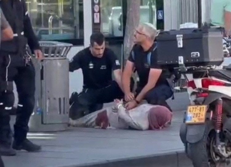 Una mujer palestina fue herida y detenida en Jerusalén este domingo