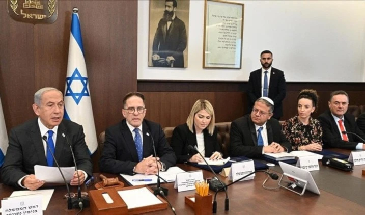 Colapsa el gobierno de Netanyahu si congela las enmiendas judiciales.