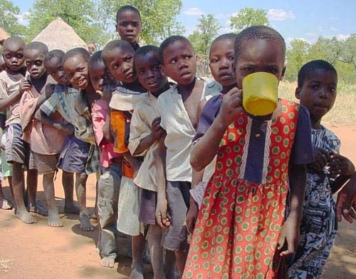 Según precisa el estudio la pobreza infantil va en significativo aumento, lo cual es un problema apremiante sobre todo en materia de educación y nutrición.