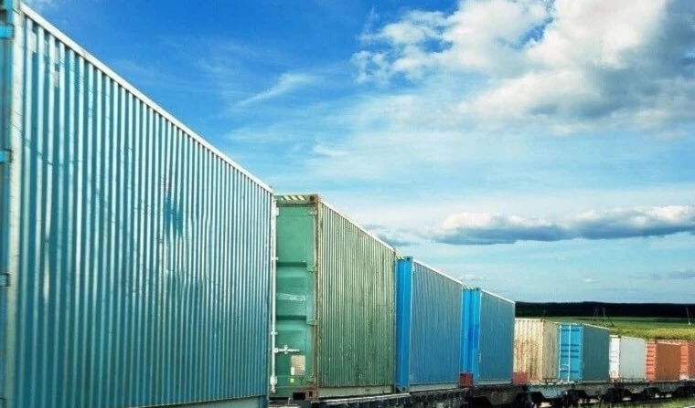 El INSTC es una red multimodal internacional de casi siete mil 200 kilómetros de largo que conecta San Petersburgo en Rusia y Mumbai en India.