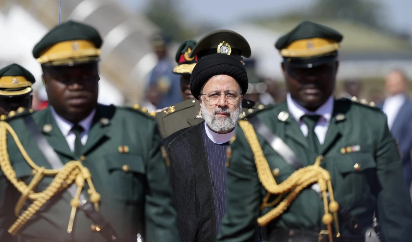 Presidente de Irán arriba a Zimbabue. Foto: AP Presidente de Irán arriba a Zimbabue. Foto: AP