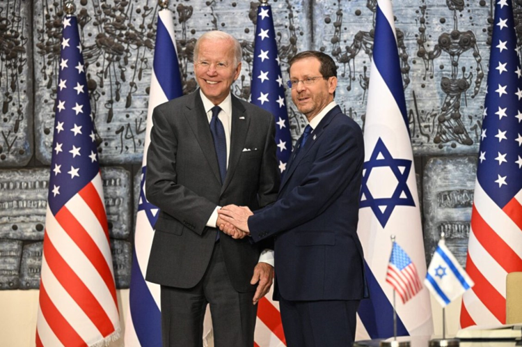 El presidente de Estados Unidos, Joe Biden, y su homólogo de la ocupación israelí, Isaac Herzog.