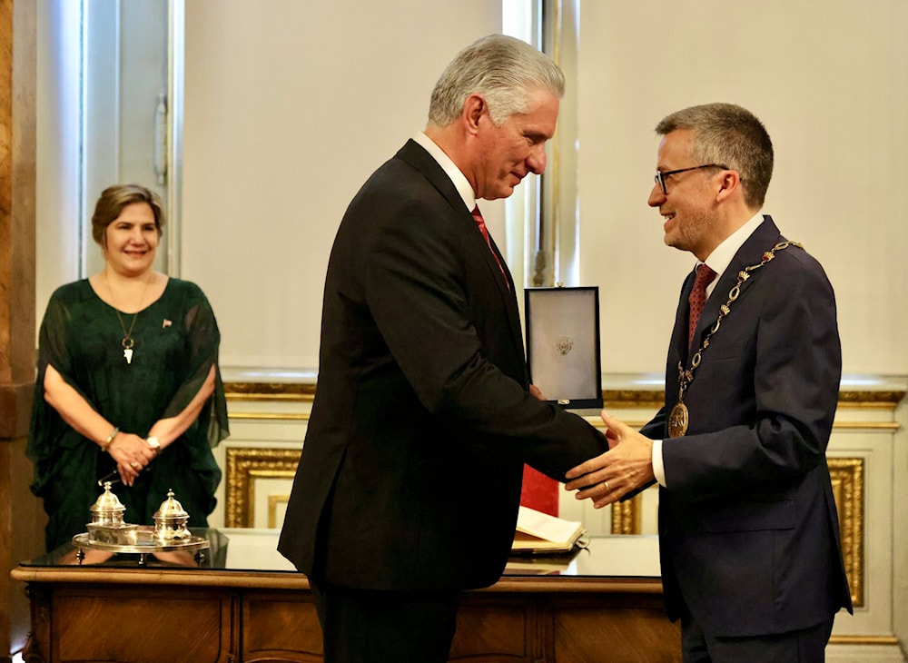 El jefe de Estado cubano recibió las llaves de la capital lusitana de manos de su alcalde, Carlos Moedas.