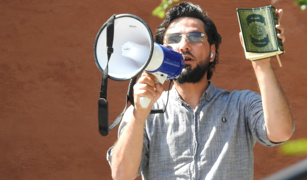 Las autoridades suecas le exigieron a Salwan Momika dejar de manifestarse y criticar a los musulmanes.