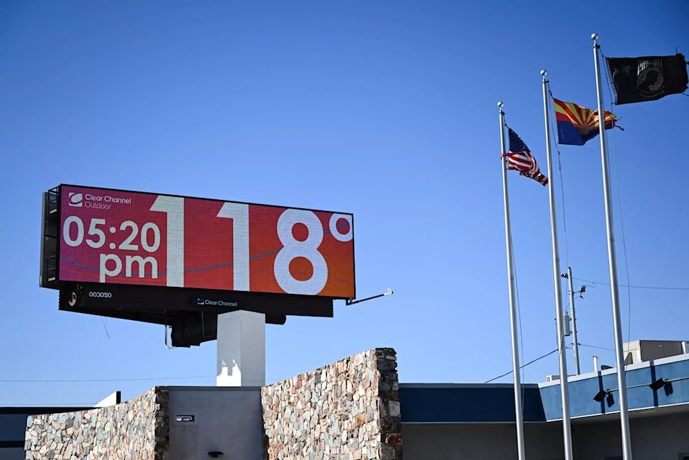 Un termómetro indica una temperatura de 118° Farenheit, o 47,7 °C, el 18 de julio de 2023 en Phoenix, Arizona. Foto: AFP. 