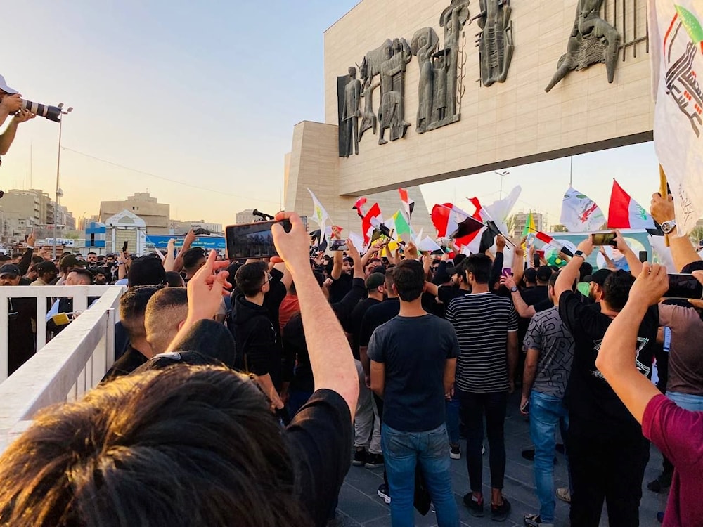 Manifestantes iraquíes se reunieron en la plaza Tahrir, en el centro de Bagdad para condenar el insulto al Sagrado Corán.