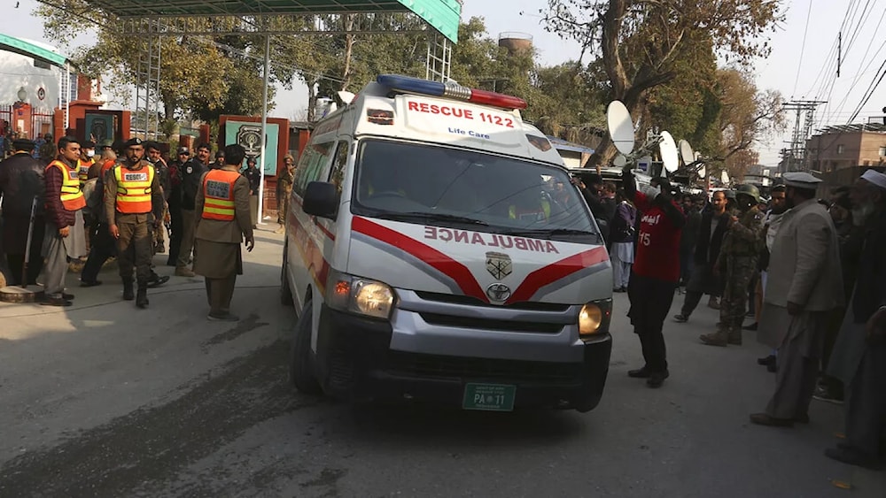 El servicio de ambulancia trasladó a los heridos a un hospital cercano.