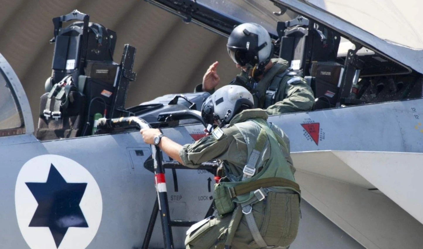 Hace dos días 161 oficiales del Comando de la Fuerza Aérea comunicaron su retiro por completo.