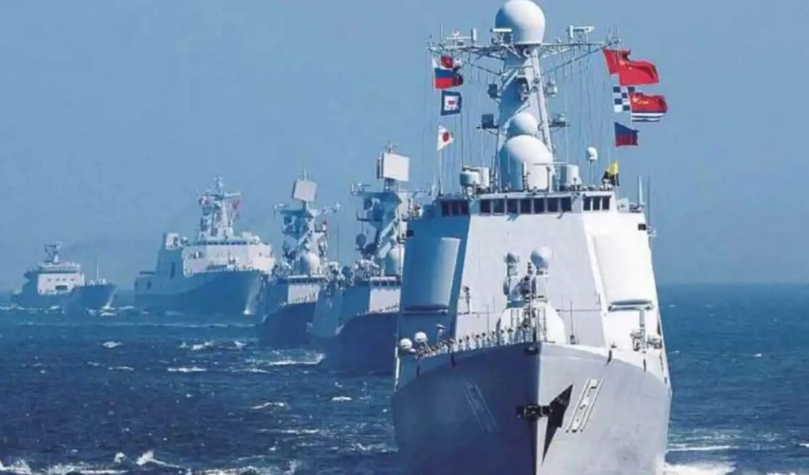 En las maniobras participan buques antisubmarinos, destructores, lanchas patrulleras y de apoyo con el objetivo de fortalecer la cooperación mutua y mantener la estabilidad.