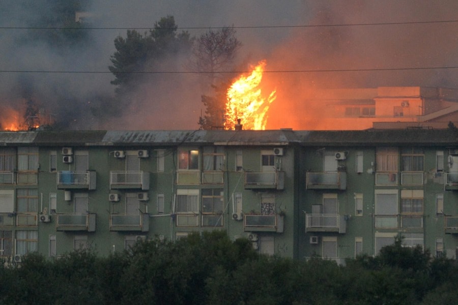 Italia con tormentas e incendios sufrió su día más complejo en décadas. Foto: EFE. 