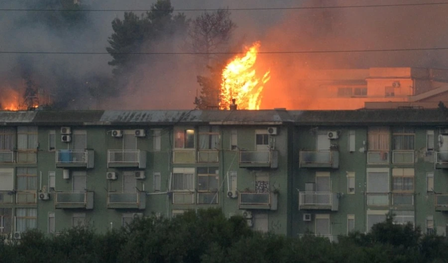 Italia con tormentas e incendios sufrió su día más complejo en décadas. Foto: EFE.