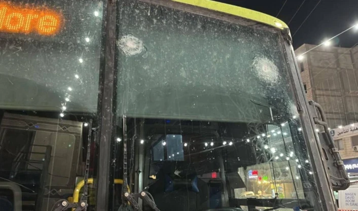 Ataque a tiros contra autobús de colonos en Hawara, en sur de Nablus