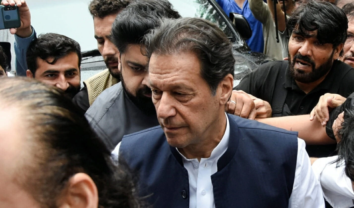 Imran Khan insiste en que no compró ni vendió regalos estatales en violación de las leyes de Pakistán. Imran Khan insiste en que no compró ni vendió regalos estatales en violación de las leyes de Pakistán.