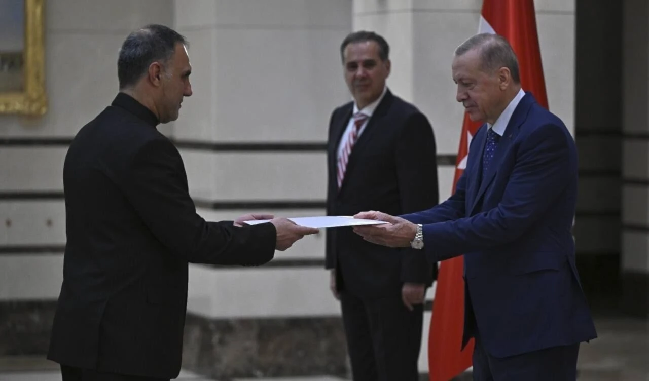 El presidente turco, Recep Tayyip Erdogan, recibió las credenciales del nuevo embajador de Irán en Ankara, Mohammad Hassan Habibullah Zadeh.