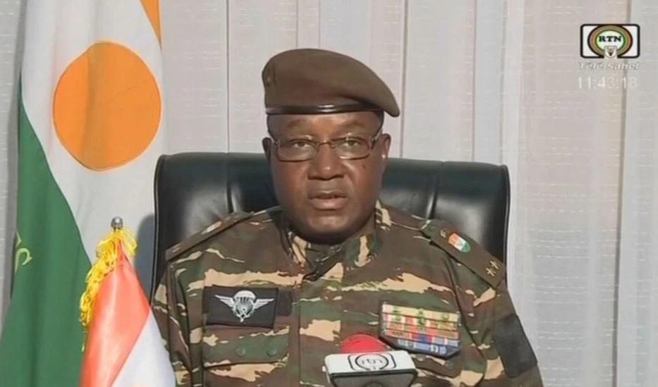 El líder golpista de Níger, Abdourahamane Tchiani, se declaró jefe del Consejo de Transición durante una alocuciónj transmitida por la televisión nacional.