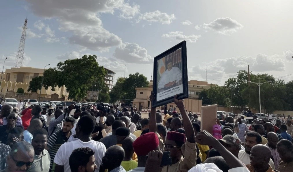 El pueblo de Níger también pide el retorno de su presidente, Mohamed Bazoum.