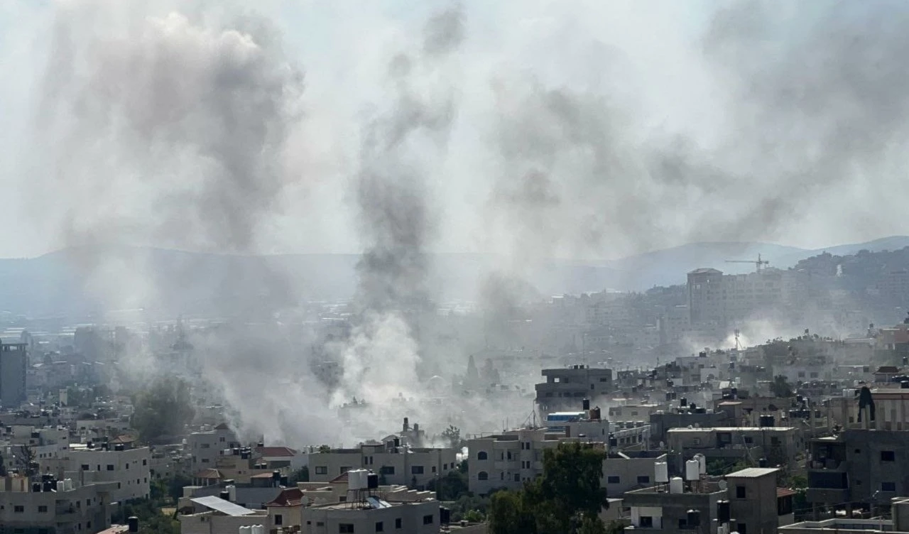 "Israel" bombardeó cruelmente el campamento de Yenín en la madrugada del lunes.