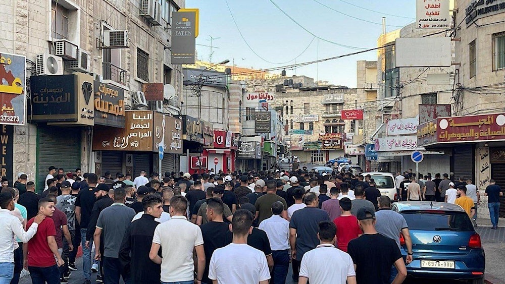El pueblo y en especial los jóvenes palestinos, salieron a las calles a rechazar la nueva escalada israelí contra los pobladores del campamento de Yenín.  