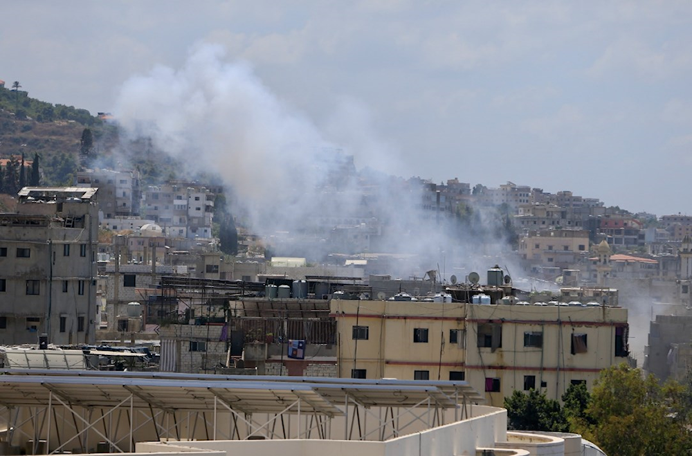 Los ataques destruyeron completamente más de 40 apartamentos y el ejército libanés cerró la carretera hacia a Ain al-Hilweh.