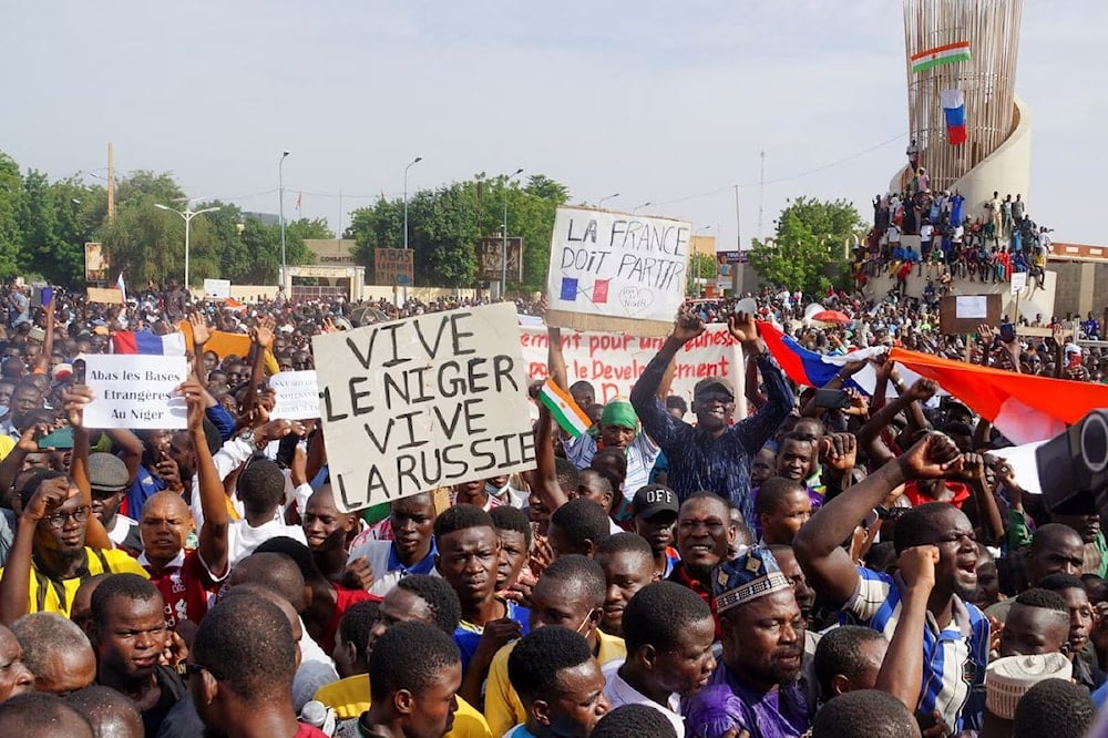 Miles de nigerinos se manifestaron a favor del golpe de Estado, contra Francia y en apoyo a Rusia.