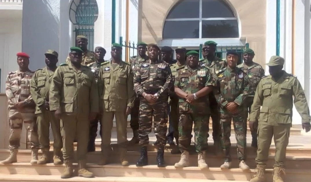 Cúpula del Ejército nigerino al mando ahora del país después de protagonizar un golpe de Estado. Cúpula del Ejército nigerino al mando ahora del país después de protagonizar un golpe de Estado.