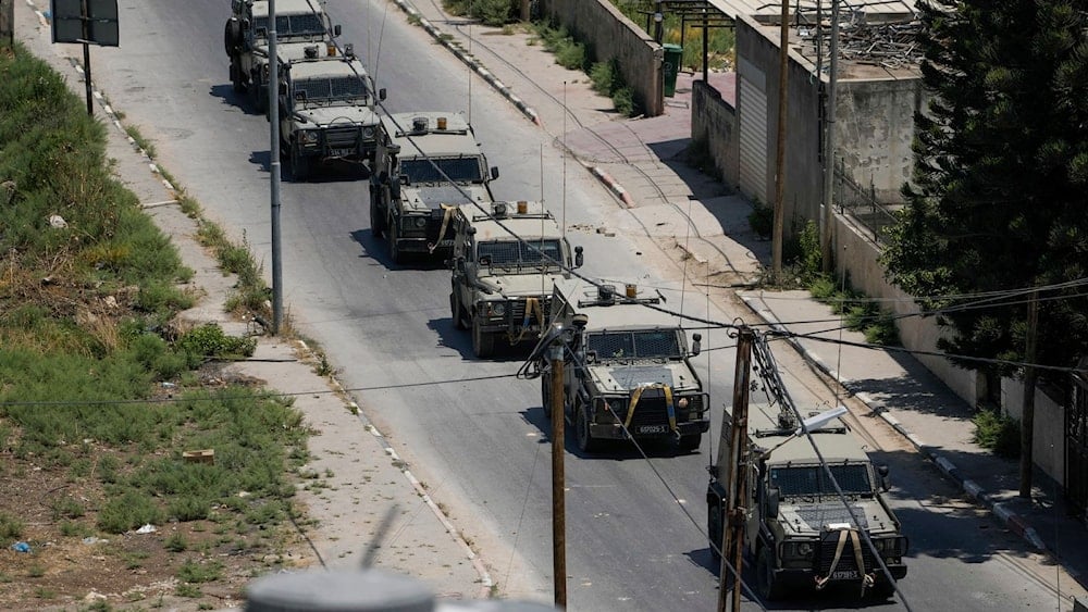 Carros blindados israelíes asalto la ciudad de Yenín.