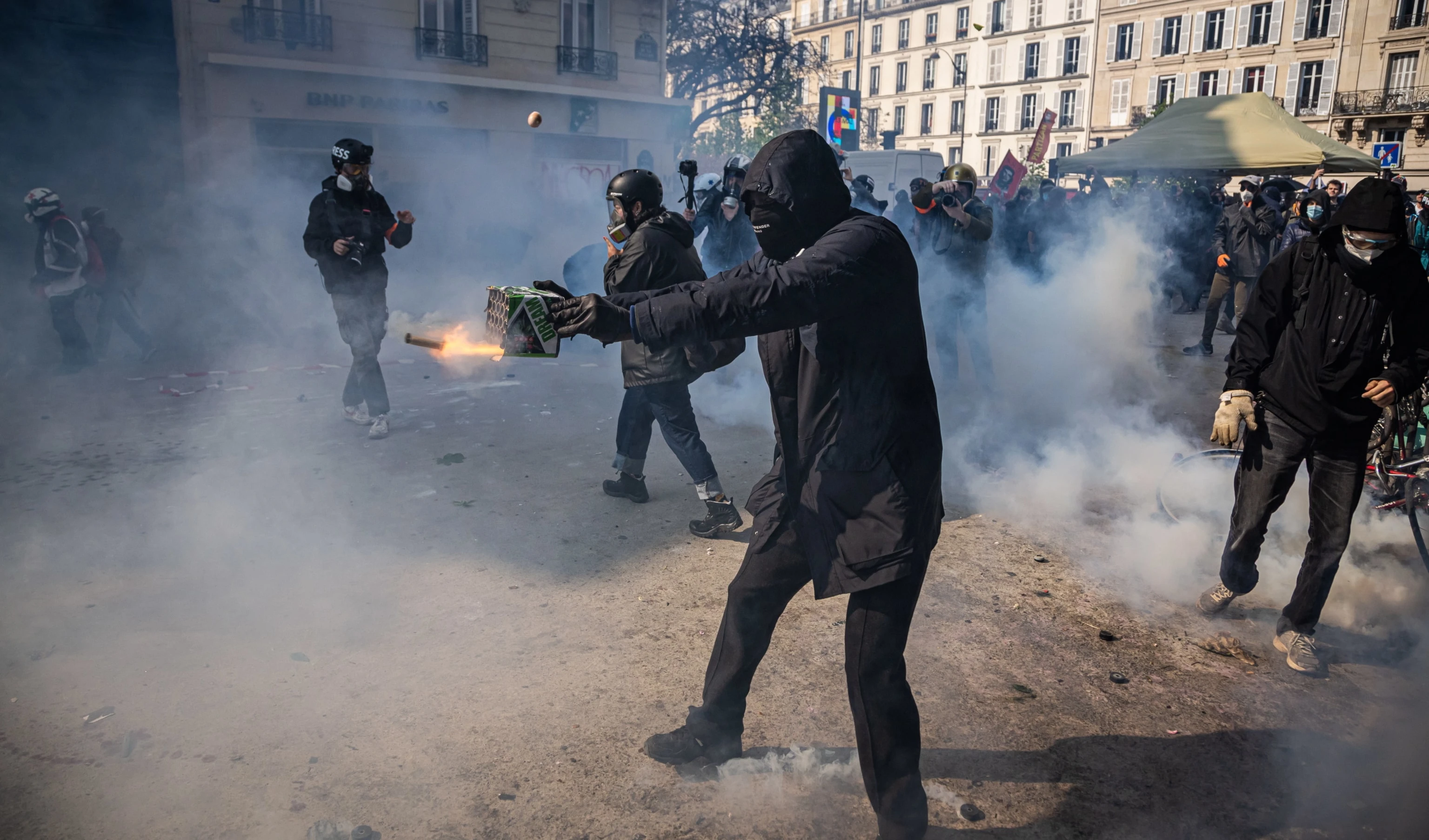 En Francia bajan los detenidos, pero no cesan las protestas