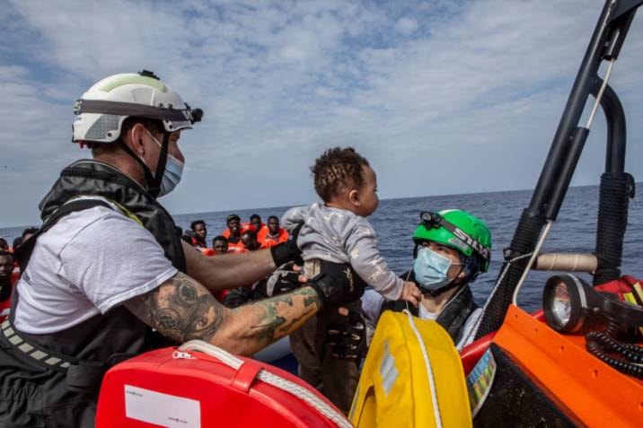 Rescate de migrantes en el Mediterráneo central.