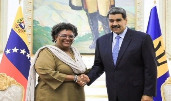 Conversan presidente e Venezuela y primera ministra de Barbados