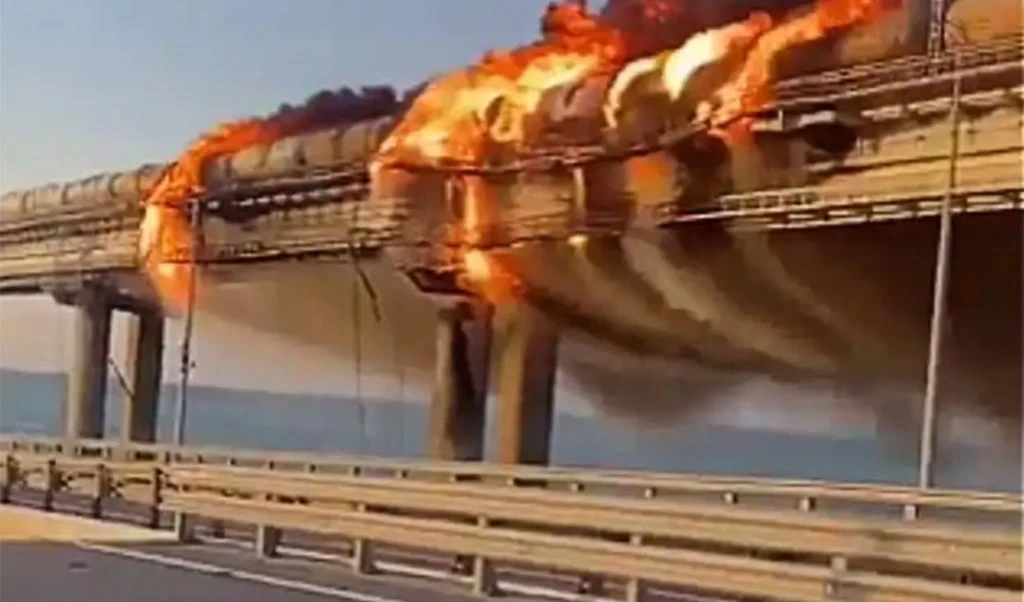 Ucrania reconoce oficialmente el bombardeo del puente de Crimea Ucrania reconoce oficialmente el bombardeo del puente de Crimea