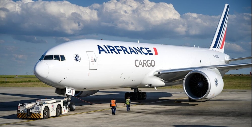  Air Francem suspendió sin previo avisos sus vuelos a Malí y las autoridades del país africano le revocaron la licencia de operaciones. 