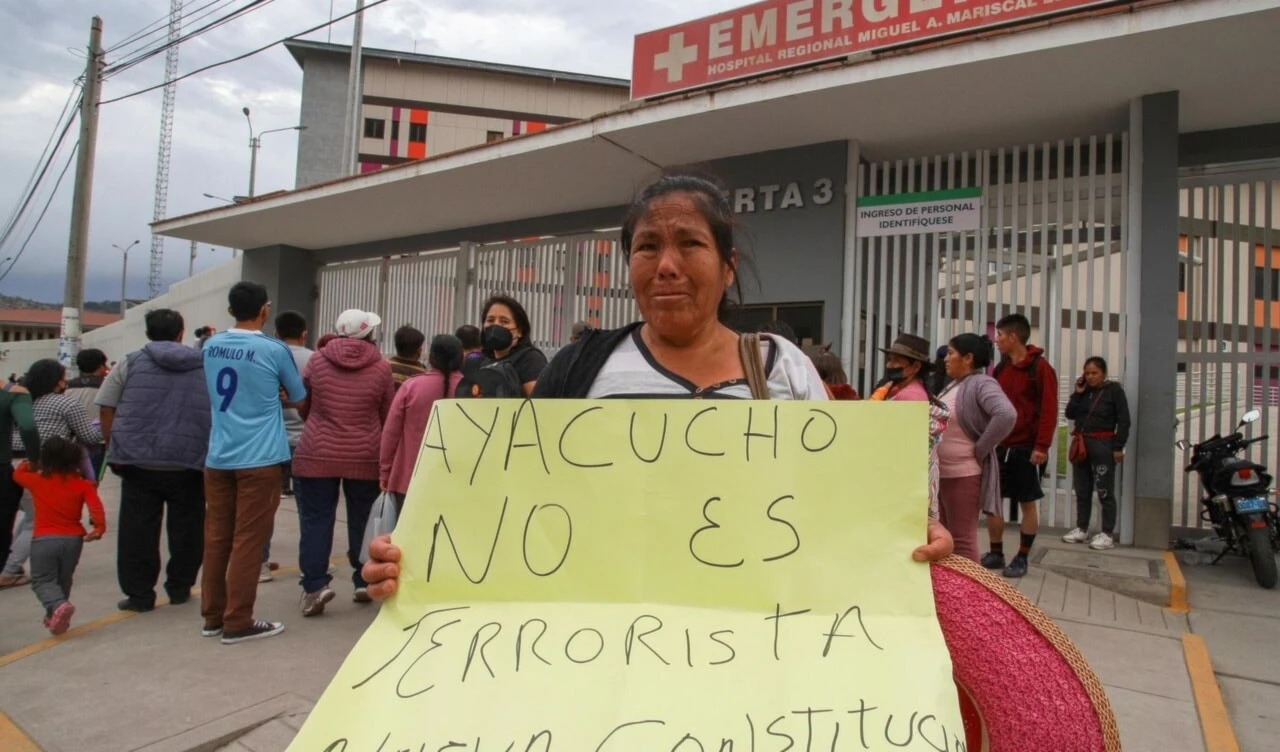 Documento secreto de Perú reconoce uso de armas letales en Ayacucho