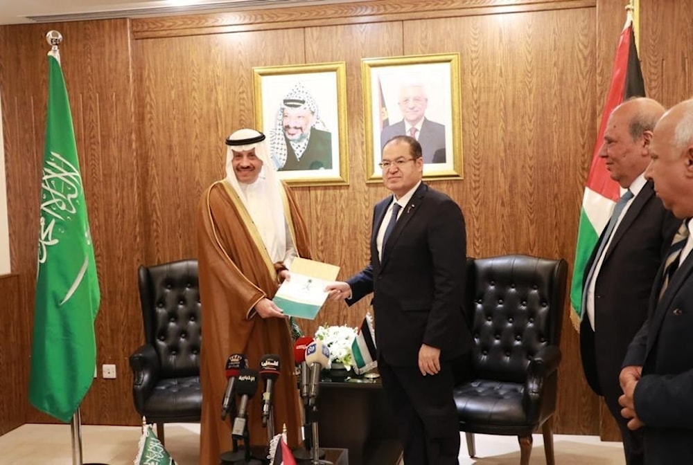El Asesor para Asuntos Diplomáticos de la presidencia palestina, Majdi Al-Khalidi, recibió las cartas credenciales de Nayef bin Bandar Al-Sudairi. 