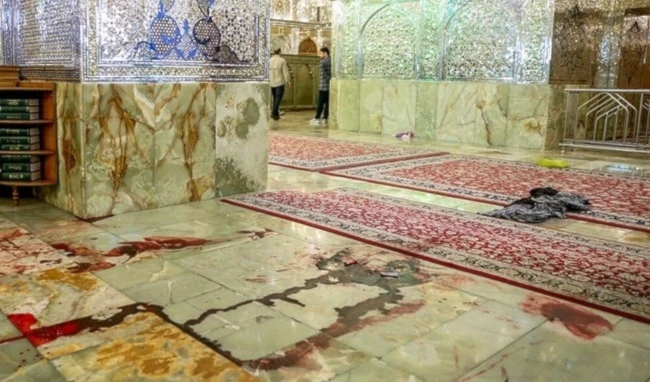 Reportan mártires en ataque terrorista contra santuario de Irán