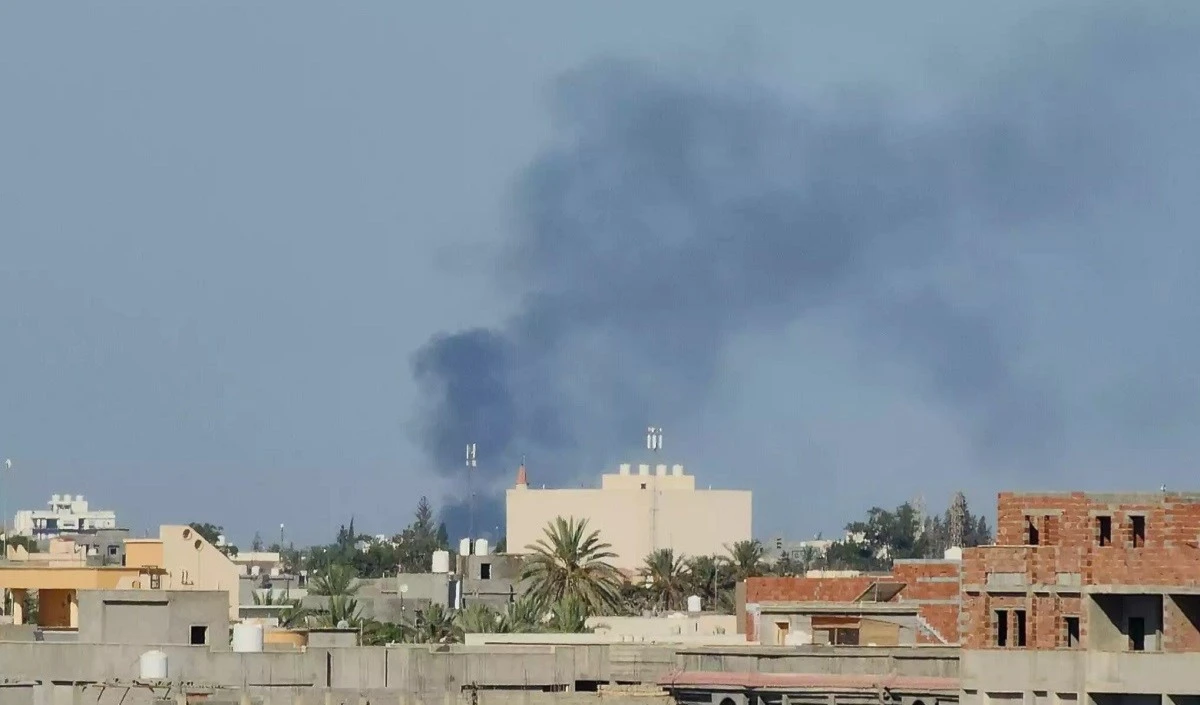 Enfrentamientos en Trípoli provocan el cierre del aeropuerto de Mitiga.