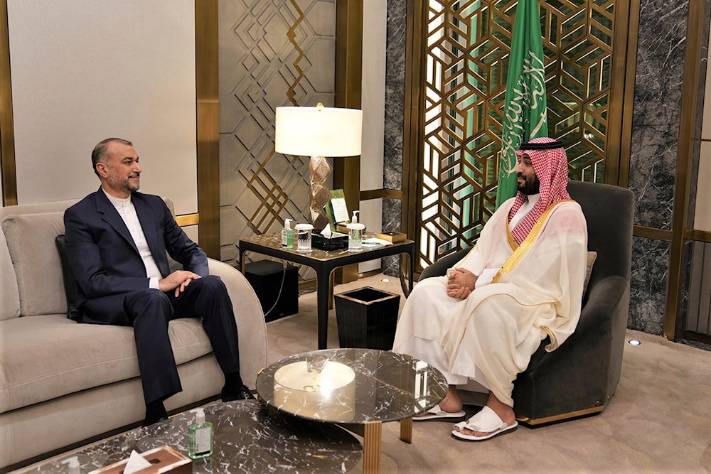 Durante su estancia en Arabia Saudita, el canciller iraní se reunió con el príncipe heredero, Mohammed Bin Salman.