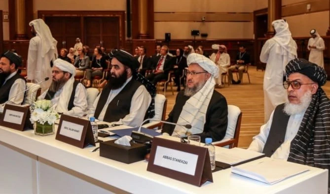 Funcionarios de EE. UU. se reúnen con los talibanes