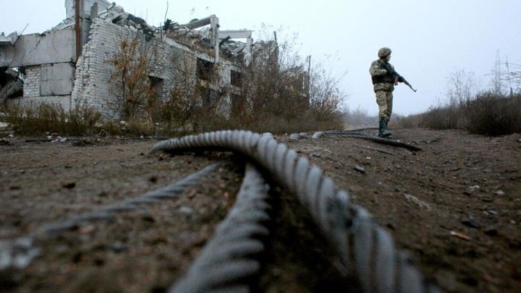Dron ucraniano deja cinco personas heridas en ciudad rusa de Kursk
