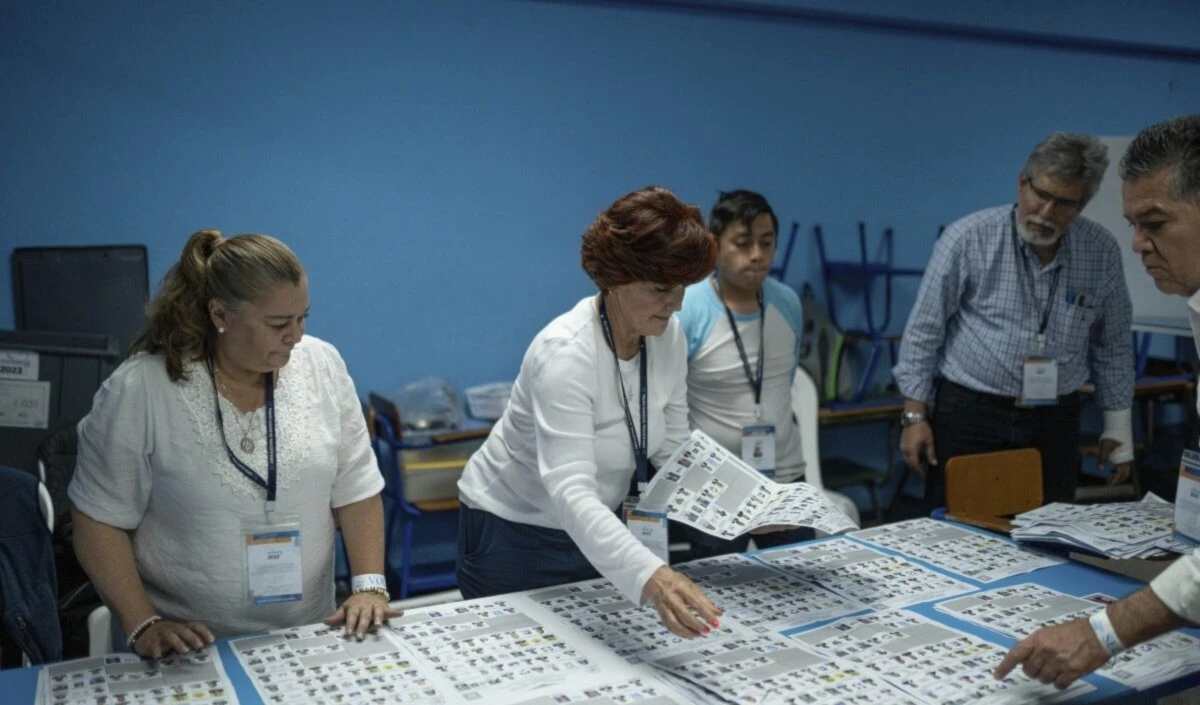 Observadores locales e internacionales avalan comicios en Guatemala