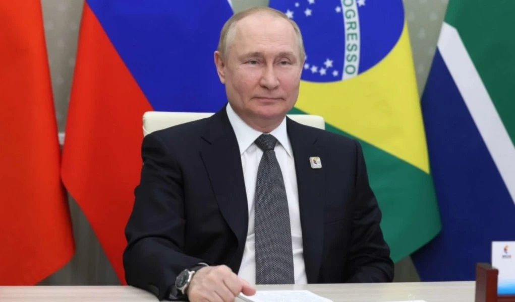 Putin: la desdolarización de los países del BRICS es irreversible